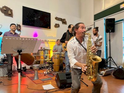 Entre Provence et carton doré Cortesia fait vibrer la nuit des musées à Valréas Entre Provence et carton doré Cortesia fait vibrer la nuit des musées à Valréas
